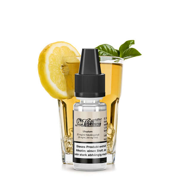 Tom Klark's Utopium Nikotinsalz Liquid 10ml next to a refreshing drink with lemon, evoking earthy aromas.