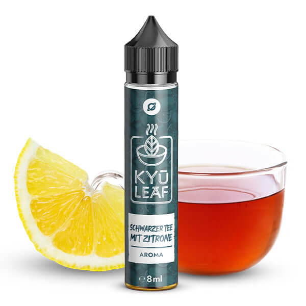 Flavorverse Kyü Leaf Schwarzer Tee mit Zitrone Aroma 8 ml in Flasche neben Teetasse und Zitrone.