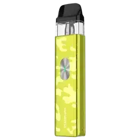 Vaporesso XROS 4 Mini E-Zigaretten-Set in auffälligem gelben Camouflage-Design.